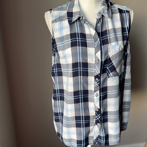 5/$25 My Style Sleeveless Plaid Button Down Shirt - Picture 3 of 9